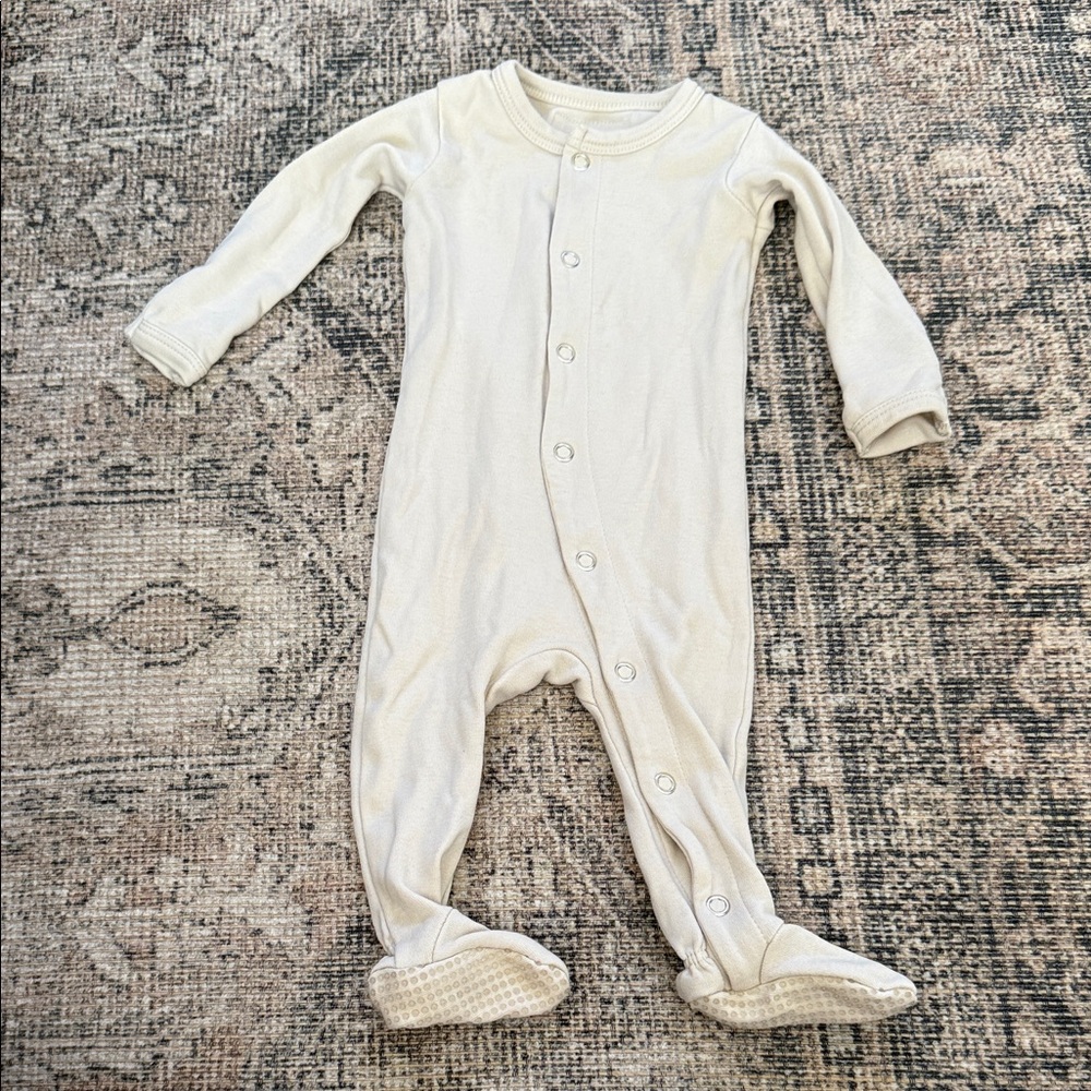 L’oved baby Neutral Cream Footed organic cotton onesie (0-3months)